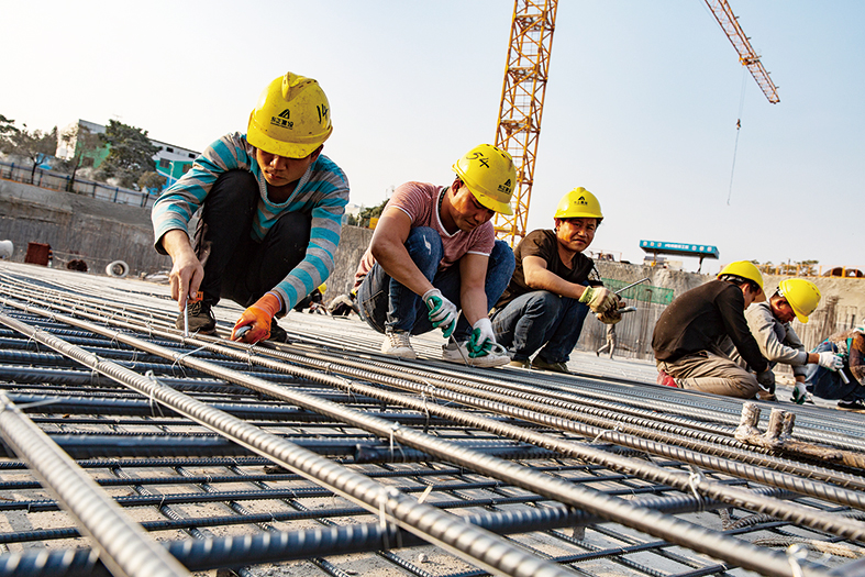 對隱藏在混凝土里面的鋼筋綁扎一絲不茍。.jpg 對隱藏在混凝土里面的鋼筋綁扎一絲不茍。.jpg